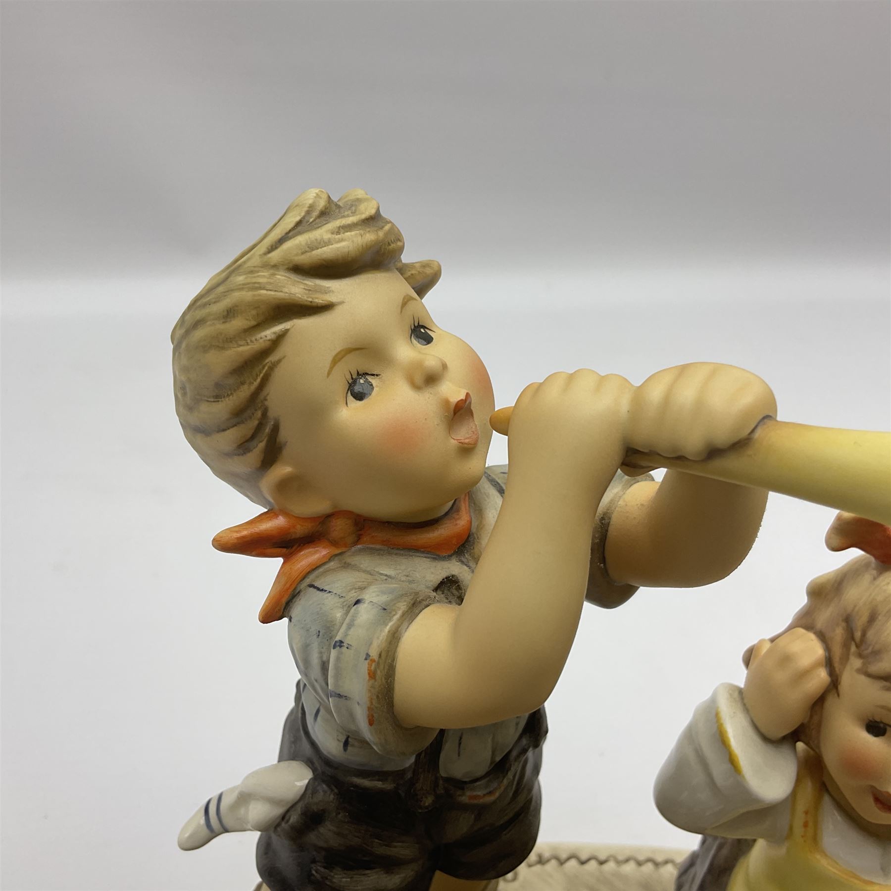 Large Hummel figure group by Goebel, Noisemakers, limited edition 282 of 2000, H17.5cm