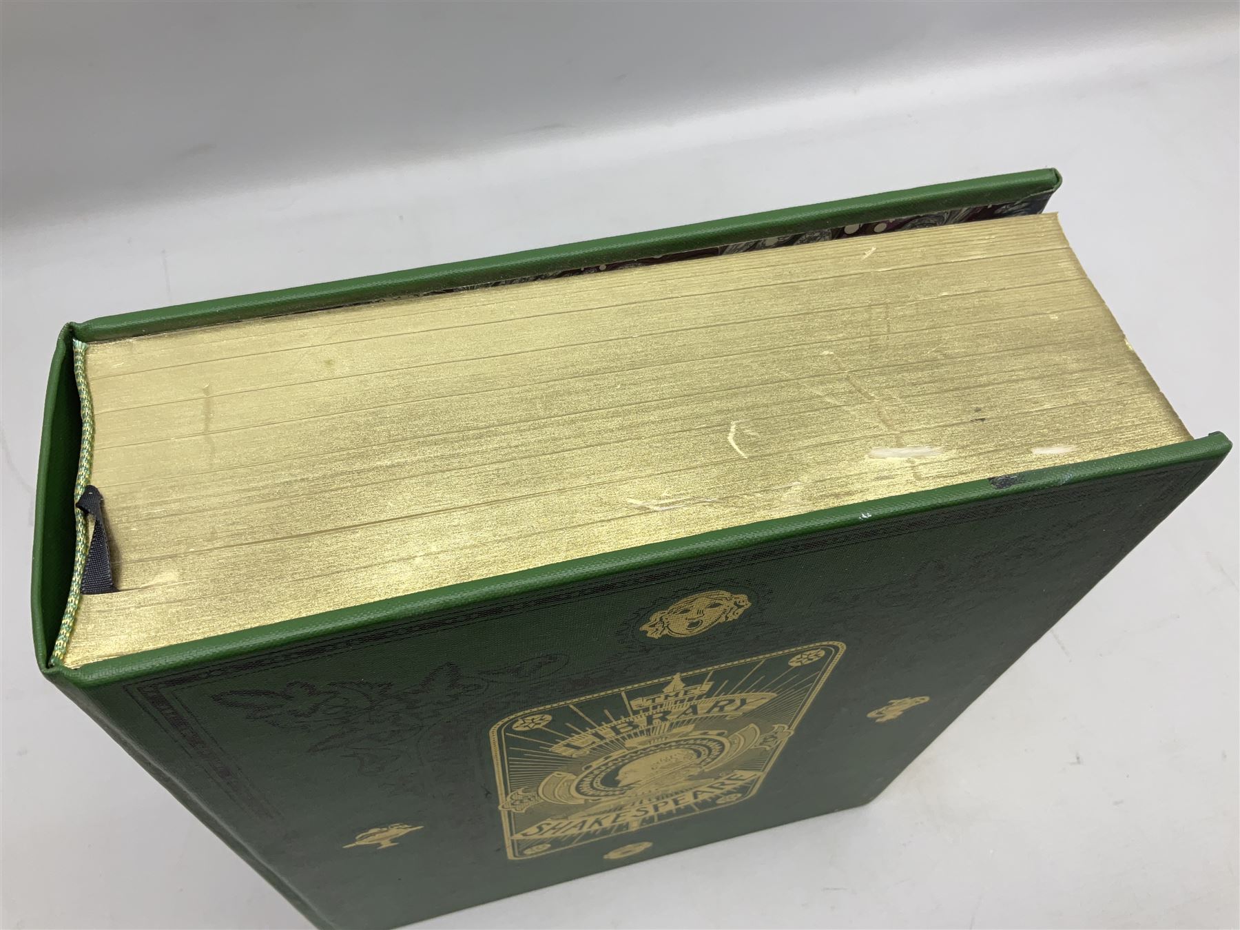 Limited edition The Library Shakespeare, no 2298/4000, illustrated by Sir John Gilbert, George Cruikshank and R. Dudley, pub. Midpoint Press, Really Useful Map Company Limited 2007, green cloth hardback with gilt titles and decoration and silvered edges, together with other Shakespeare related books comprising Keate's Shakespeare pub. Oxford University Press 1929, set of three Olive Classics and The Histories, pub. Collins 1966 (6)
