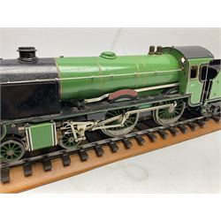 Gauge I - Aster live steam Southern Railway 4-4-0 Schools Class locomotive 'Winchester' No.901 with six-wheel tender; twin outside cylinders, smoke deflectors and spirit burner fed from tender tank, with Aster serial no. 6141167 between the wheels (2)