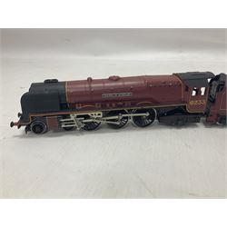 Hornby ‘00’ gauge - four steam locomotives comprising Britannia Class ‘Britannia’ 4-6-2 no.70000 in BR green; Britannia Class ‘Oliver Cromwell’ 4-6-2 no.70013 in BR green; Princess Class 4-6-2 no.6201 in LMS crimson; Coronation Class ‘Duchess of Sutherland’ 4-6-2 no.6233 in LMS crimson; one further tender (5) 