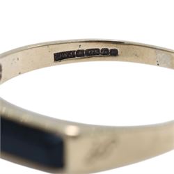 Two 9ct gold stone set rings, comprising paste set eternity ring and an onyx ring, both hallmarked