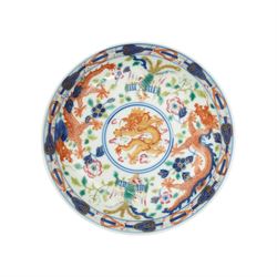 Pair Chinese Guangxu famille verte shallow dishes, decorated with dragons and phoenix, with Guangxu marks D13cm