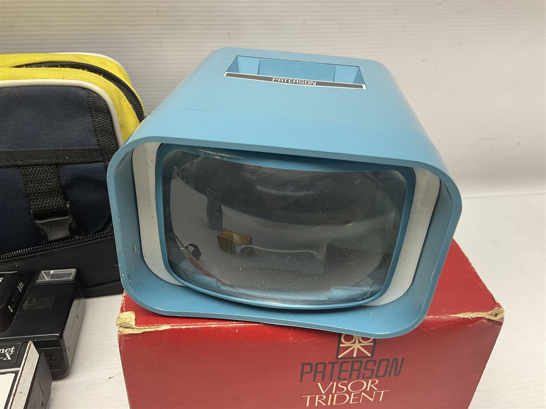 Collection of cameras, including Nikon F401 AF camera body, serial no 2111407, with Sigma Zoom Master 1:3.5-4.5 f=35-70mm lens, Fujifilm camera body etc 