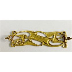 Art Nouveau 17ct gold open work bar brooch, the back engraved Rd No. 377757