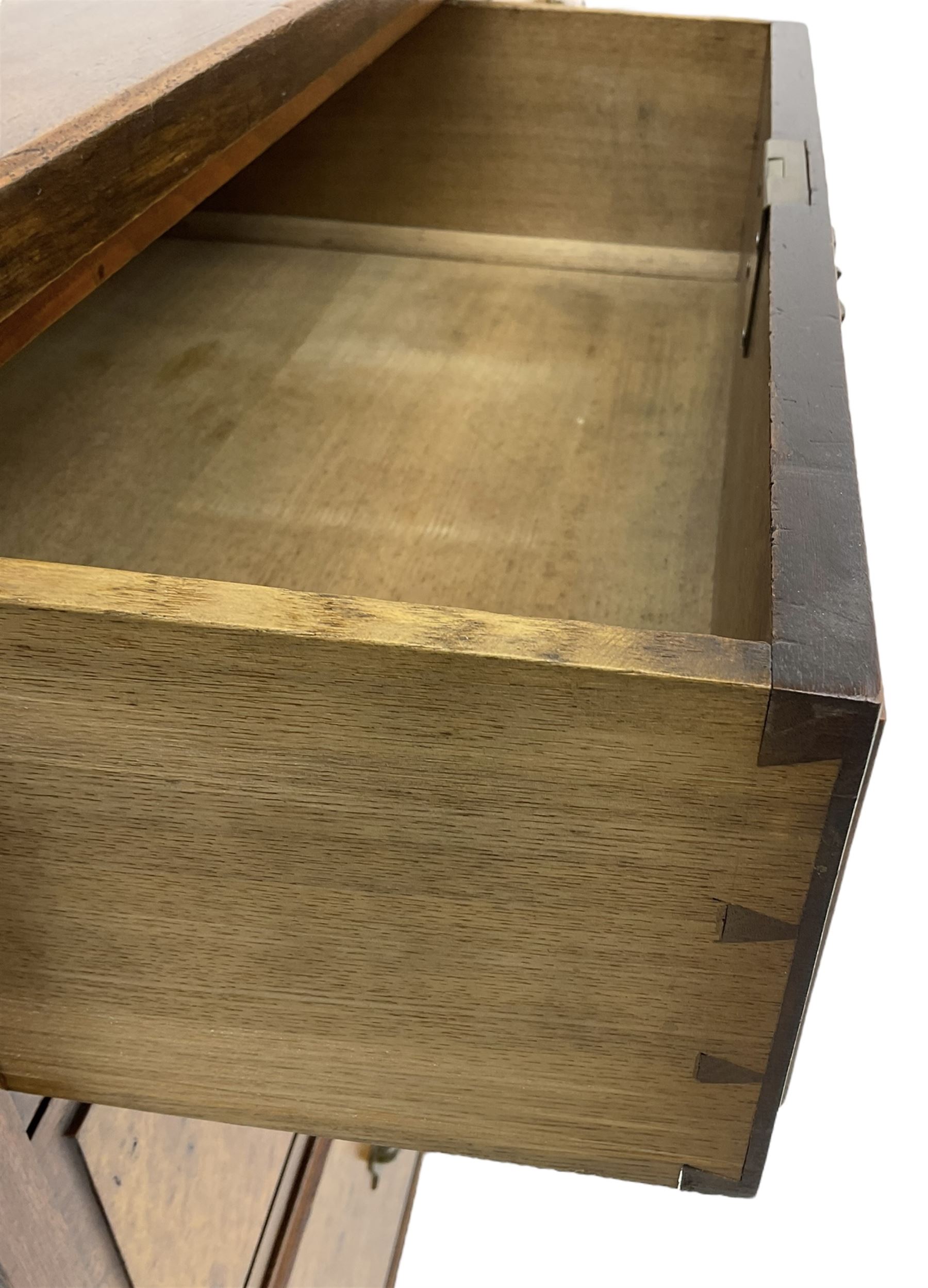 Late Victorian walnut straight-front chest, fitted with two short over two long figured drawers, on ogee rectangular feet