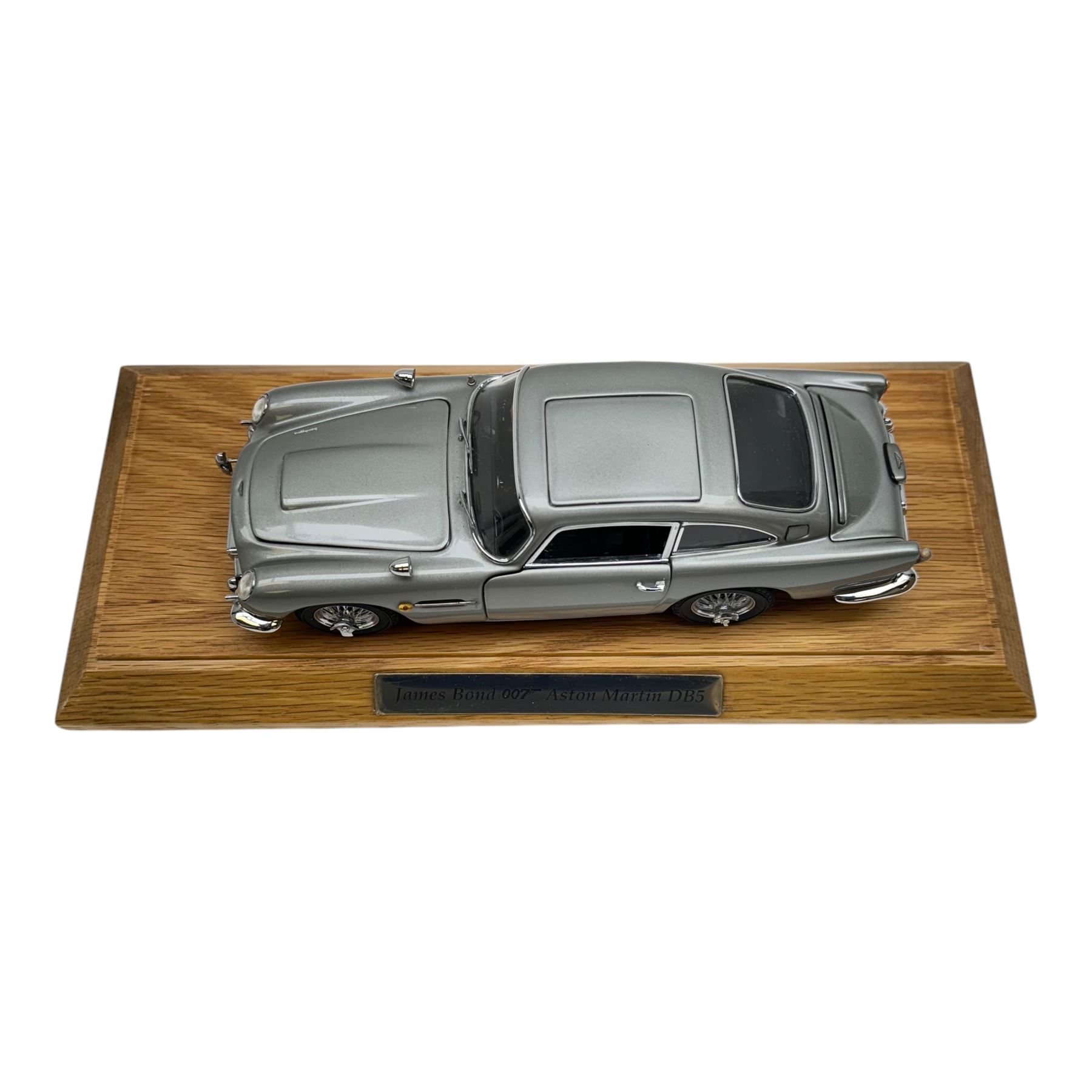 Danbury Mint James Bond 007 1:24 scale Aston Martin DB5, authentic replica of the car driven in Goldfinger and Thunderball, with certificate of authenticity, display case and original box