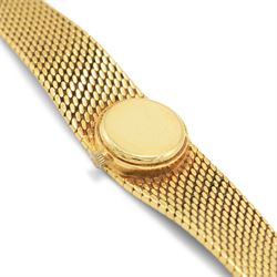 Omega ladies 18ct gold manual wind wristwatch, Cal. 650, champagne dial with baton hour markers, Helvetia hallmark, on integral 18ct gold bracelet, Helvetia hallmark with London import mark 1971