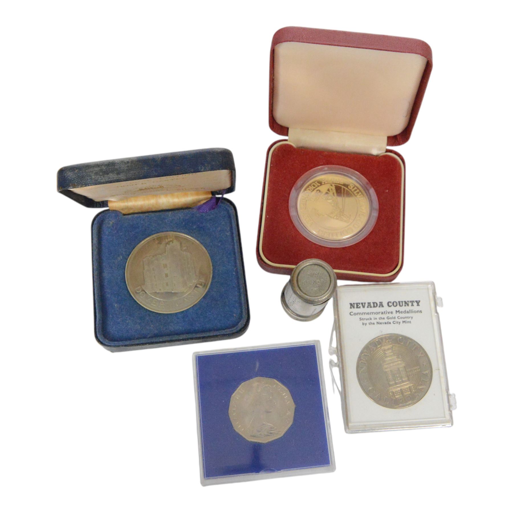 Great British and World coins, including Germany Third Reich 1939 'Hindenburg' silver two Reichsmark, The Royal Mint 2000 'Queen Mother' brilliant uncirculated five pound, commemorative medallions, silver plated sovereign and half sovereign case, numerous pre-decimal coins, world banknotes, etc