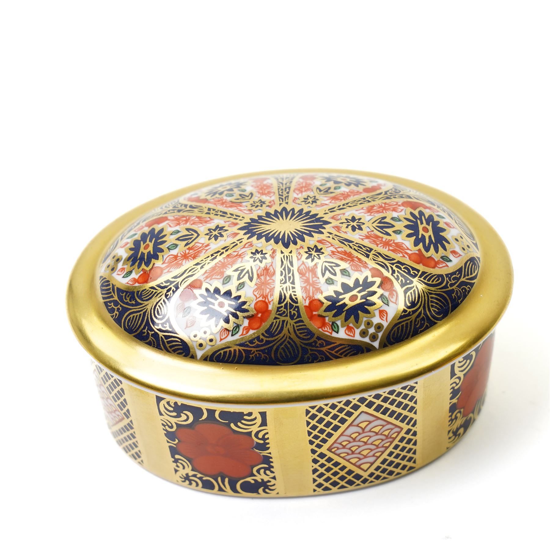 Pair of Imari pattern 1128 trays, of rectangular form, W9.5cm; together with two covered oval boxes, Old Imari pattern 1128, larger W10cm (4)