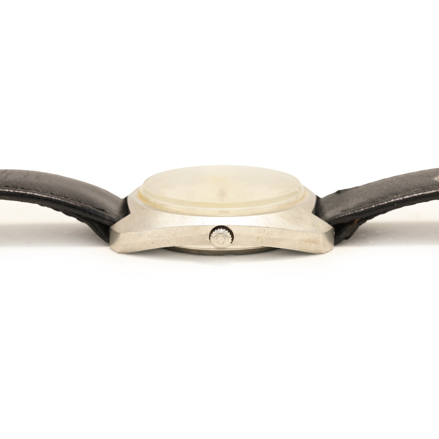 Omega Electronic F300Hz quartz chronometer wristwatch, Ref. 198.030, Cal. 1250, silvered dial with baton hour markers and date aperture, on black leather strap with Omega buckle