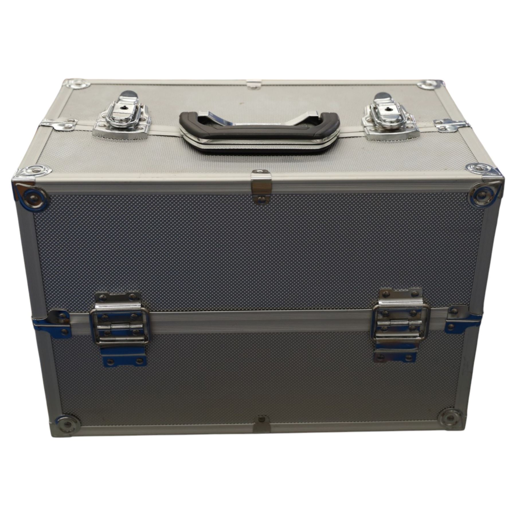 Two flight cases, H 22cm W 36cm, H 16cm x 46cm