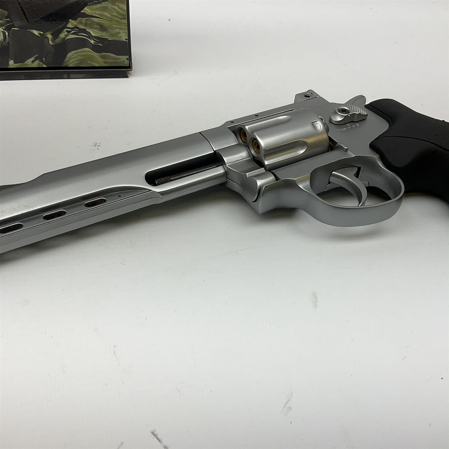 BCS FS-1002 full metal CO2 revolver, L32cm overall; boxed with two CO2 cartridges, instructions etc