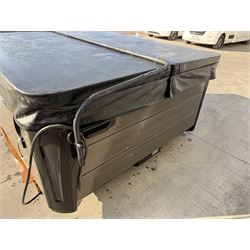 Platinum Spas Santorini 846A 6 person hot tub, with five seats and a lounger,  52 multiple jets, 7.3kw, 32 Amp, with hinged cover in full working order.

https://e.issuu.com/embed.html?backgroundColor=%23000000&d=platinum_brochure_uk_2023_v5_lr&hideIssuuLogo=true&hideShareButton=true&u=superiorwellness