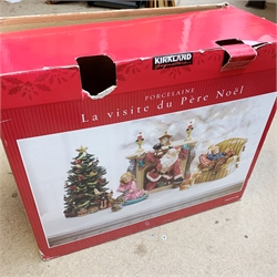 Kirkland porcelain Christmas figures, La Visite du Pere Noel, in box. 