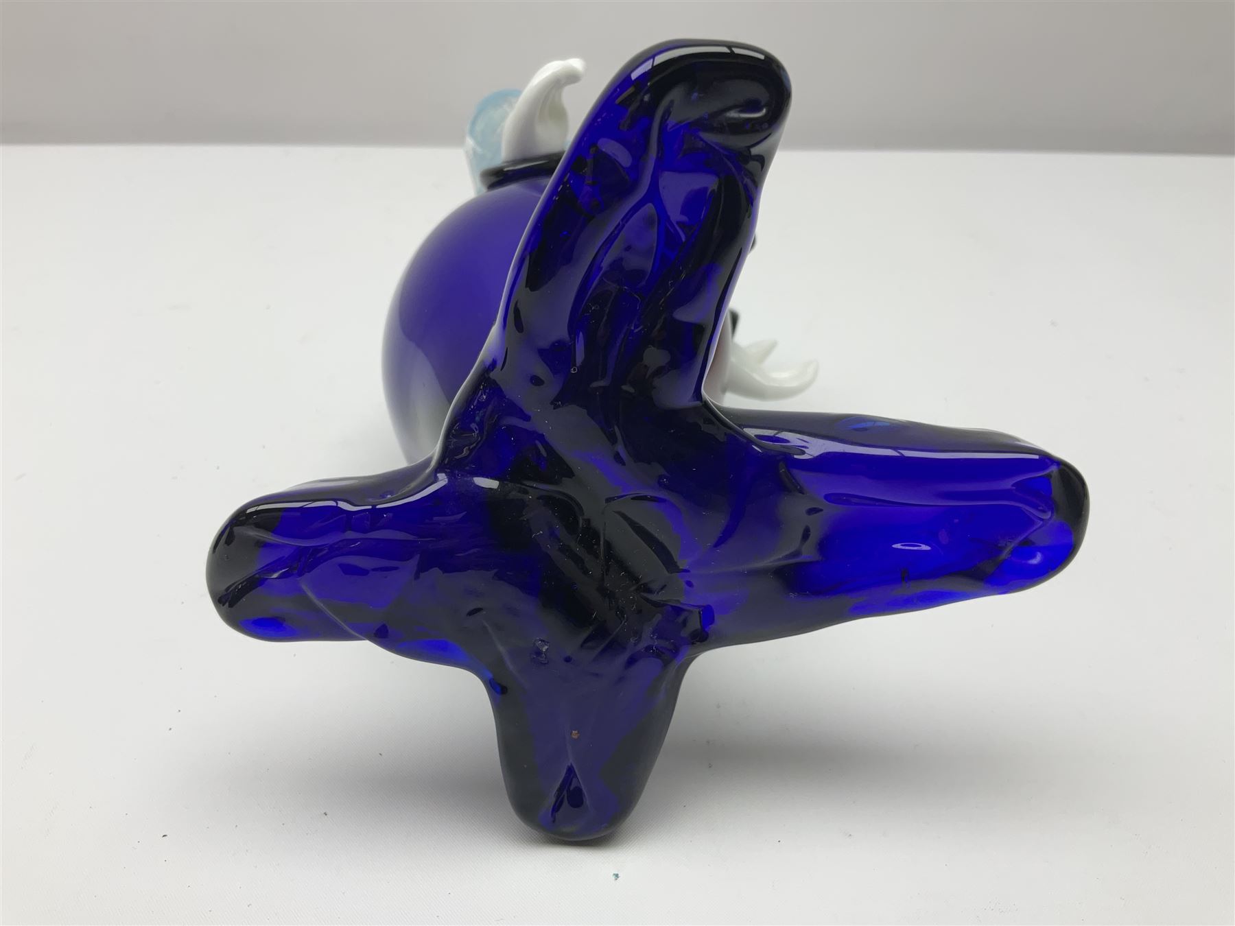 Murano glass clown, together with two glass penguin paperweights, clown H28cm