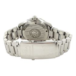 Omega Seamaster Professional 300m gentleman's stainless steel quartz wristwatch, 196.164, black wave dial, with luminous arrow markers and date aperture, on stainless steel bracelet, with Omega fold-over clasp, boxed, with additional link