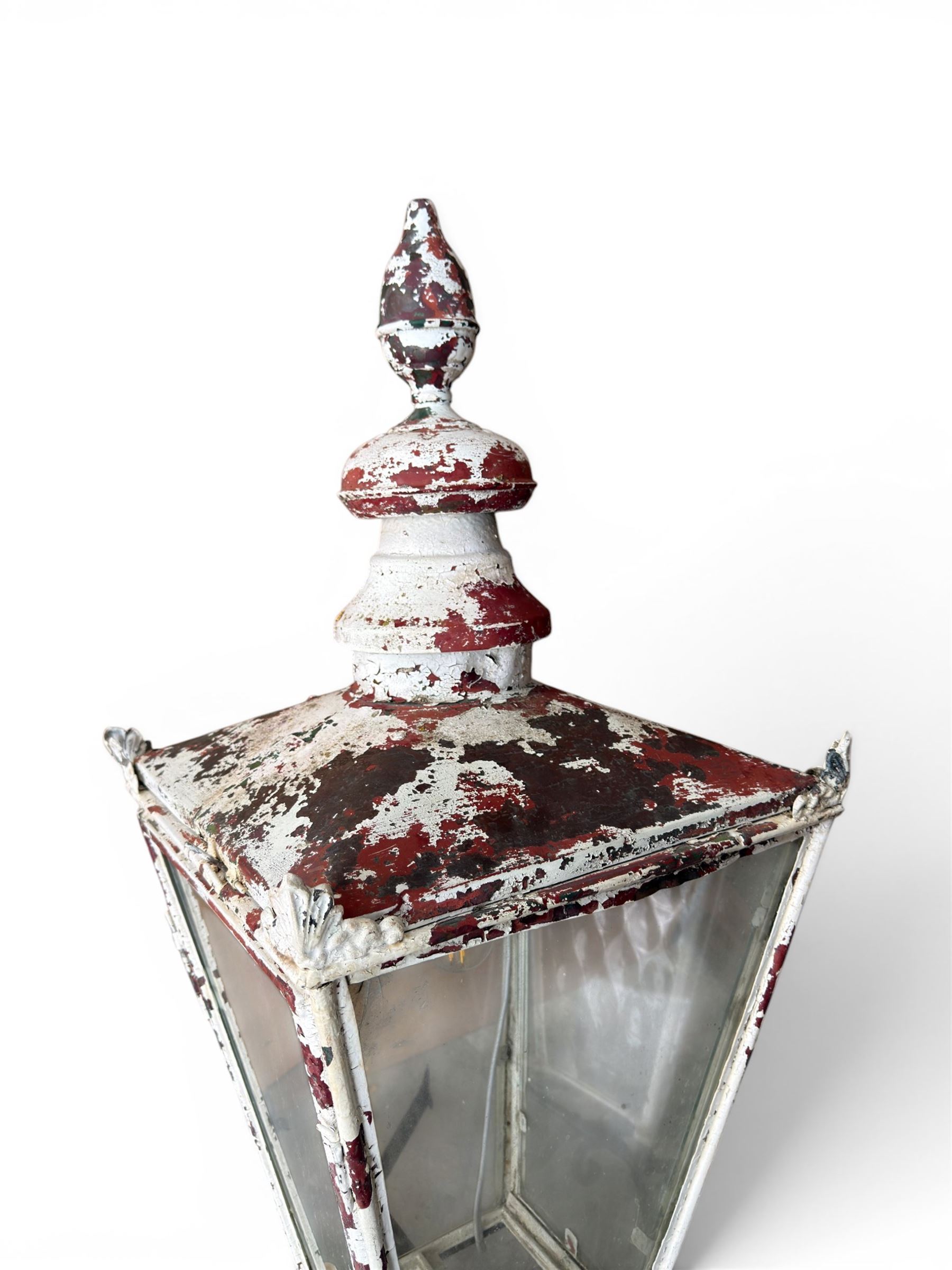 Foster & Pullen (Bradford est. 1896) - Good pair of late 19th century copper coach house or street lamps, painted in rustic white finish, with iron corner brackets, one with clear glass, the other with ring mottled glass, both converted to electricity, height with bracket 150cm