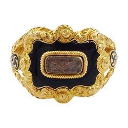George IV 18ct gold black enamel and glazed mourning ring, the setting and shank with foliate decoration, London 1825, 