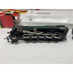 Hornby '00' gauge - Coronation Class 4-6-2 locomotive 'Duchess of Gloucester' No.6225 in LMS maroon; Class A1/A3 4-6-2 locomotive 'Flying Scotsman' No.4472 in LNER green; Class 9F 2-10-0 locomotive 'Evening Star' No.92220 in BR green; all boxed; and Class A1/A3 4-6-2 locomotive 'Prince Palatine' No.60052 in BR blue; unboxed (4)