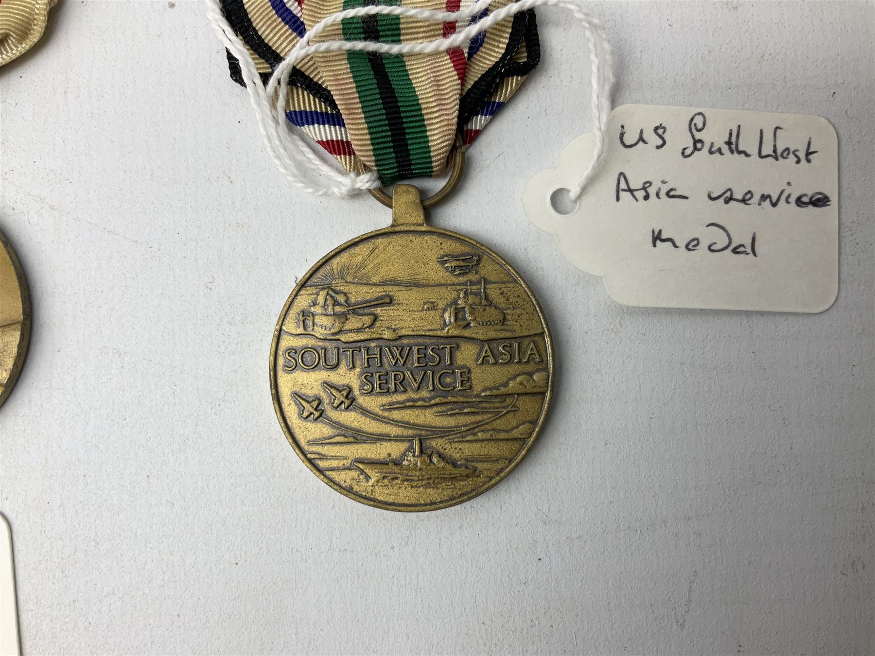 Nine American medals including WW2 Navy and Army Occupation medals, 1939-41 Defence Medal, boxed National Defence Medal and bar, South West Asia Service with bar, Air Force, National Guard and Military achievement medals etc (9)