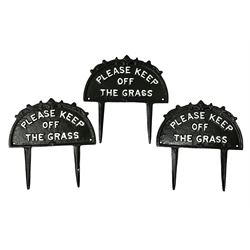 Three Please Keep Off the Grass cast iron sign, without spike H14cm 