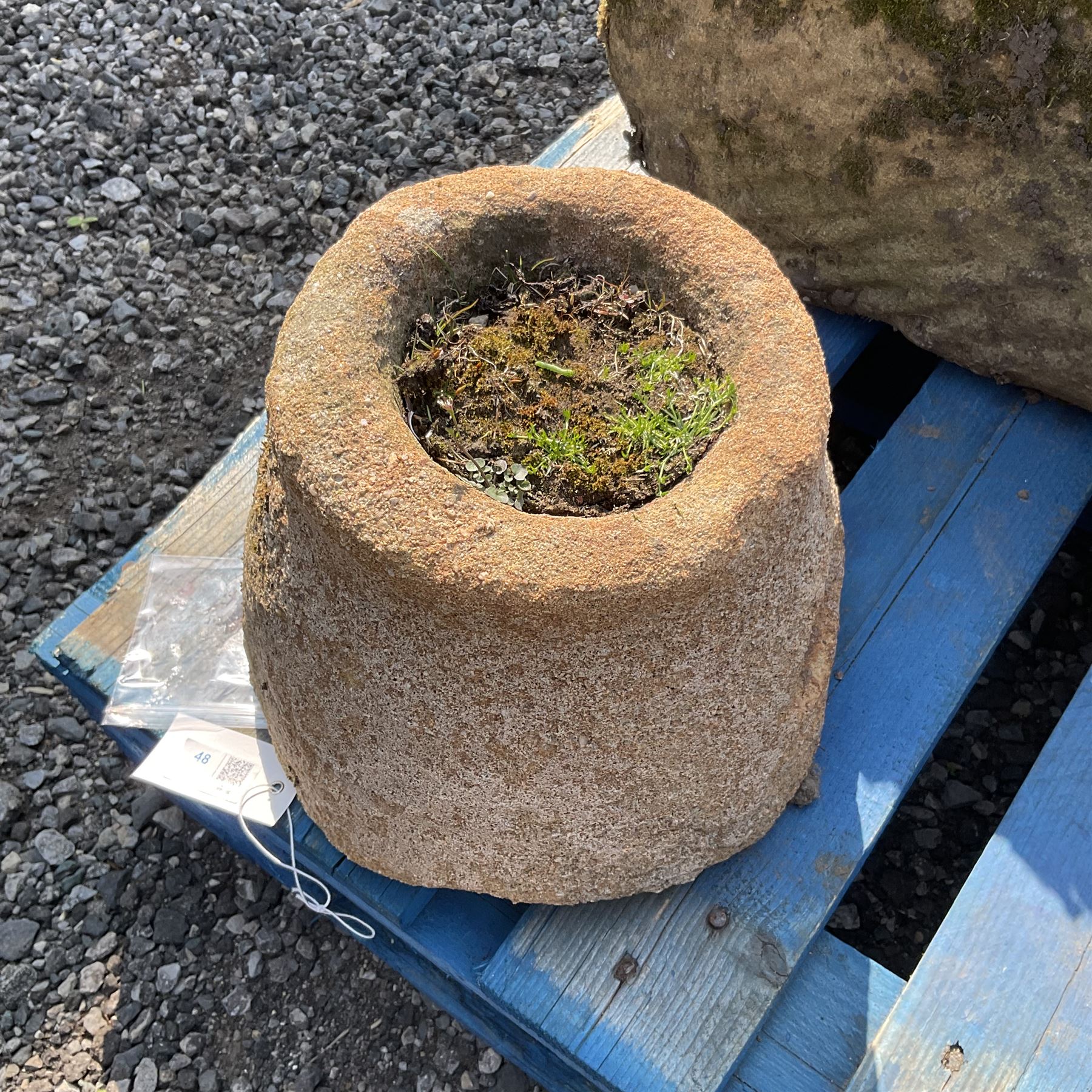 Small beehive shaped planter - THIS LOT IS TO BE COLLECTED BY APPOINTMENT FROM DUGGLEBY STORAGE, GREAT HILL, EASTFIELD, SCARBOROUGH, YO11 3TX
