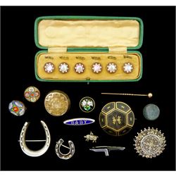 Victorian and later jewellery including two silver horseshoe brooches, gilt mother of pearl and enamel shirt buttons, in fitted case, silver brooches, tortoise shell and pique work brooch, 9ct gold pin etc
