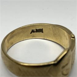 9ct gold enamel RAF sweetheart brooch, boxed, 9ct gold buckle ring and a pair of 9ct rose gold shirt studs