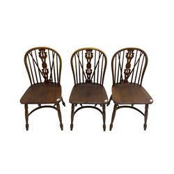 Late 20th century set three oak Windsor chairs, hoop and stick back with pierced and fretwork work splat, dished seat on turned supports joined by crinoline stretcher 
