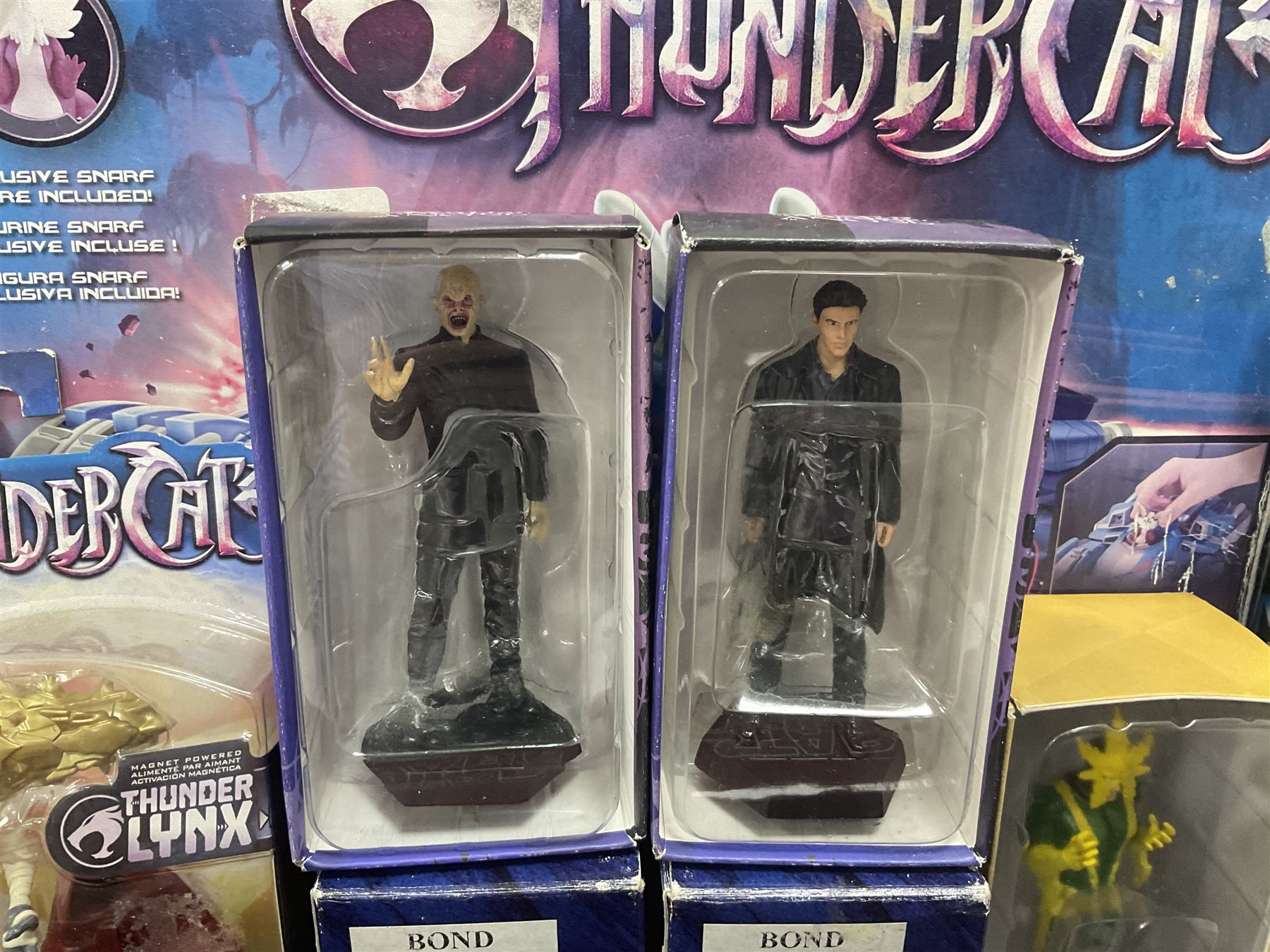 Miscellaneous toys to include Robert Harrop Fun Figurines of Captain Scarlet and Thunderbirds Braman the Robot; Thundercats Thundertank and Mumm-Ra; Stargate Mastadge Beast of Burden; various periodical issue metal figures for Star Wars, Buffy the Vampire Slayer, James Bond etc; all boxed (18)