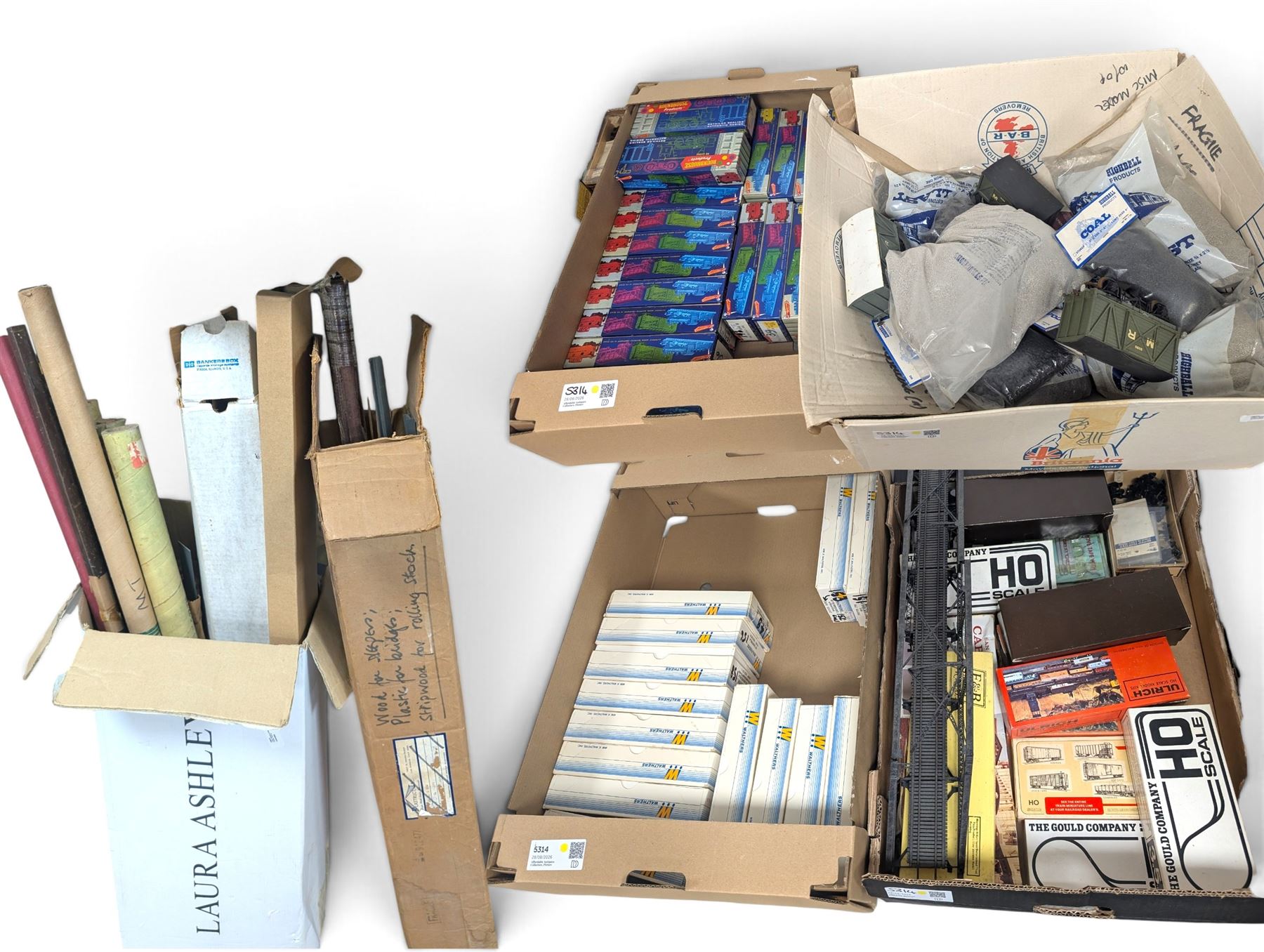 Collection of HO kit built rolling stock, including Roundhouse, Ulrich, Walthers etc all boxed and model railway accessories including track and aggregates