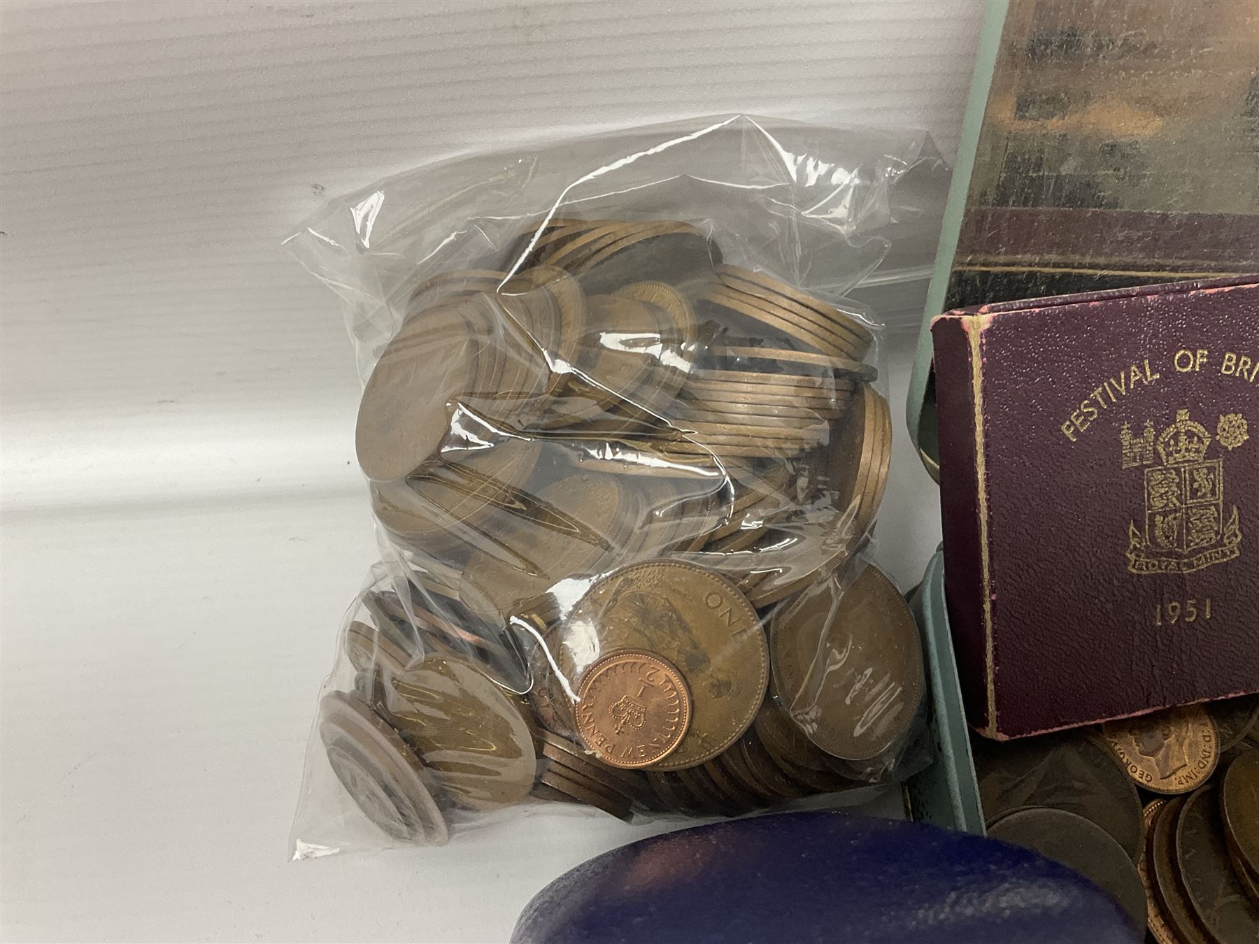 Great British and World coins, including George I 1723 farthing, Queen Victoria 1875 halfcrown, King George V one shilling, pre decimal coinage, commemorative crowns, United States of America 1921 Morgan dollar with soldered loop attached etc