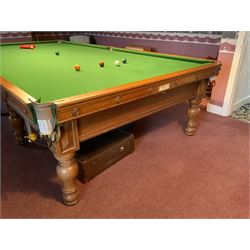 Burroughes and Watts (Soho, London: 1839-1900) - late 19th century oak full size billiard or snooker table, on eight turned supports, thick slate bed.
Currently situated in storage, ready for delivery. Currently in storage. Sold as per image.