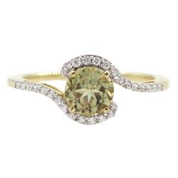 9ct gold csarite and white zircon crosso