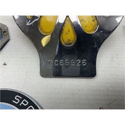Four car badges, comprising two RAC, AA and a Morgan Sports Car Club example, together with a Royal Coat of Arms plaque (5)