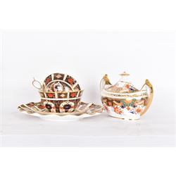 Royal Crown Derby 1128 Old Imari pattern, teacup and saucer, plate with fluted edge and open sucrier, together with spode twin handled sucrier