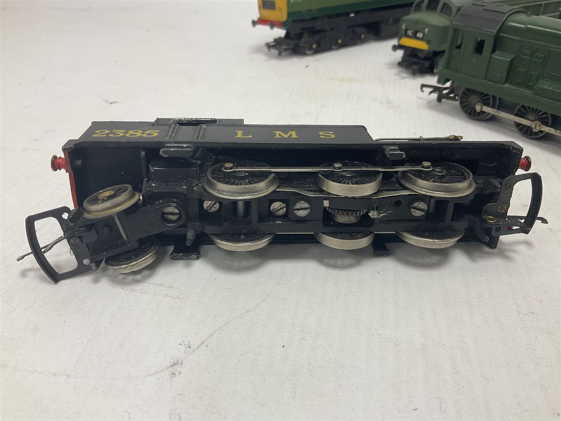 Various Makers ‘00’ gauge - eight locomotives to include G&R Wrenn Class N2 0-6-2T no.2385 in LMS black and Standard Tank Class 2-6-4 no.2679 in LMS crimson; Class 5 4-6-0 no.5112 in black livery; Mainline Railways Class 45 D49 ‘The Manchester Regiment’ in BR green; Airfix Class 31 D5531 in BR green; three further models (8)