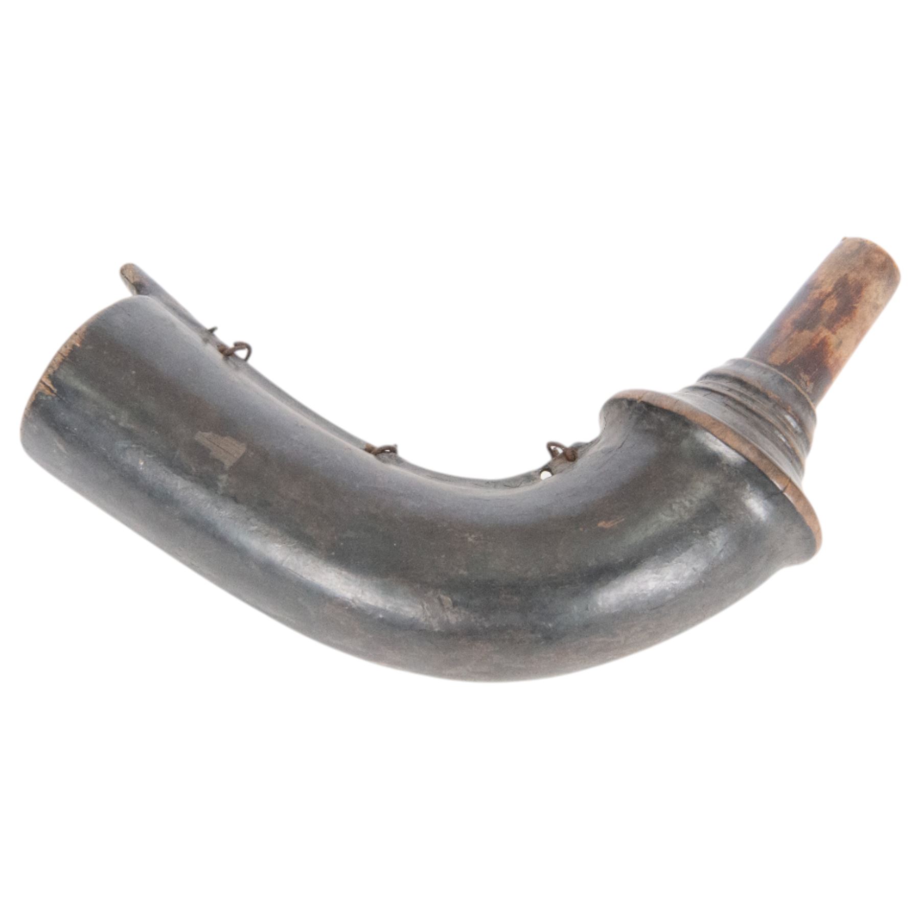 19th century Japanese curved lacquer powder flask with floral motif to the base, L15cm 