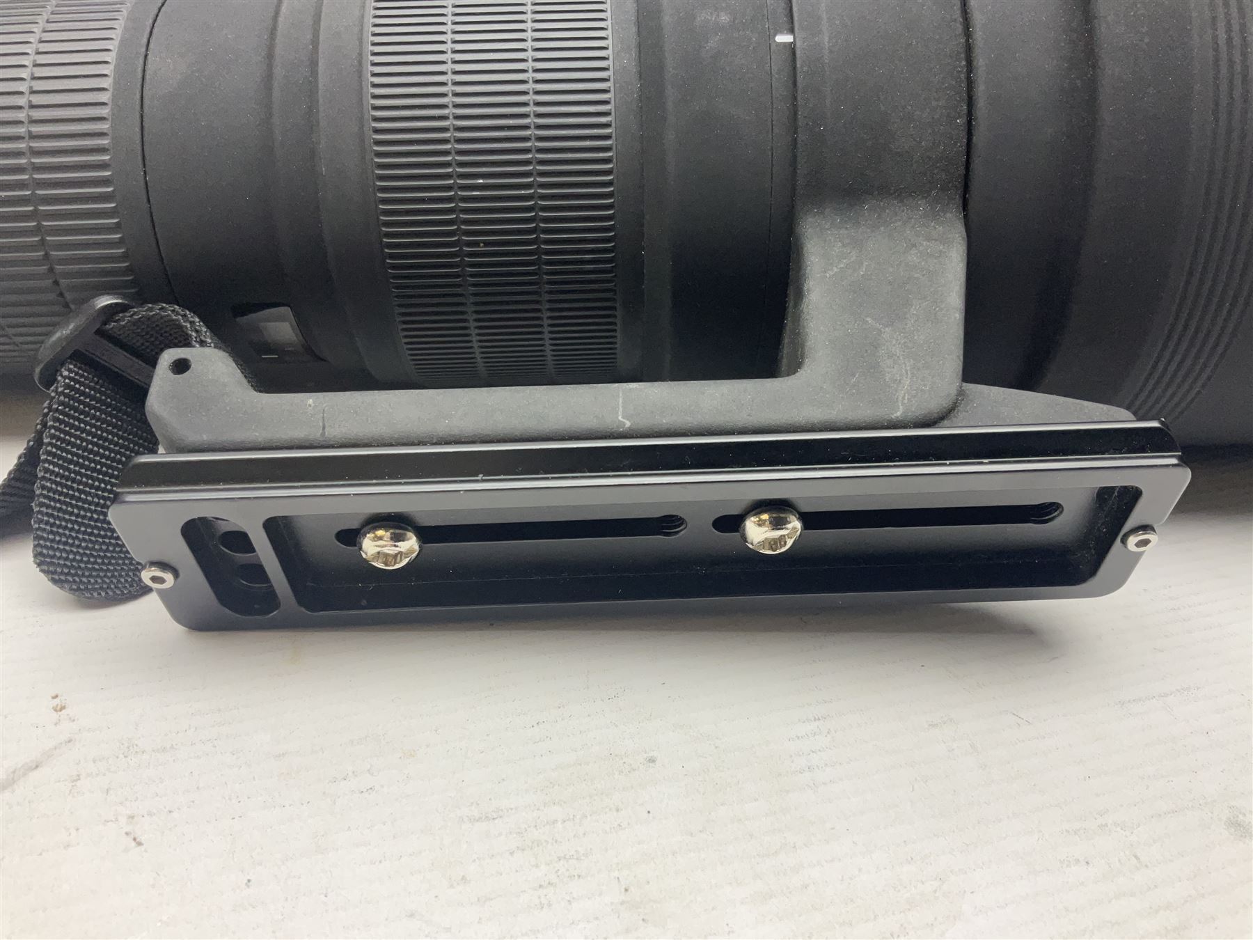 Sigma '300-800mm 1:5.6 APO EX DG Hyper Sonic Motor' lens with Nikon fitting, serial no 1543902, with case 