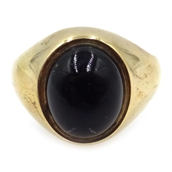  Gold onyx ring tested 9ct  