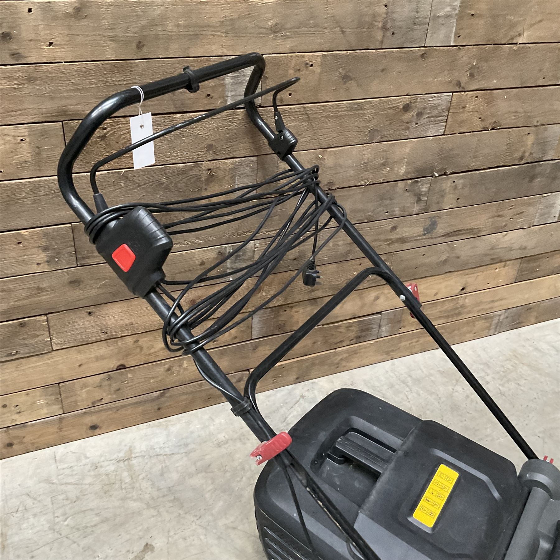 Cobra SA40E electric scarifier, 1800W