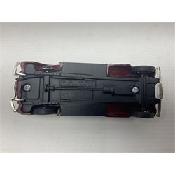 Eight Lansdowne Models 1:43 scale models - 1939 Bentley Embiricos, 1939 Lagonda V12 Long Saloon, 1961 Wolseley 6-110, 1971 Vauxhall PC Cresta De Luxe, 1958 Austin A105, 1955 Hillman Minx Convertible, 1954 Singer Roadster and 1936 Bentley 4 1/4 Ltr Park Ward DHC; all unboxed (8)