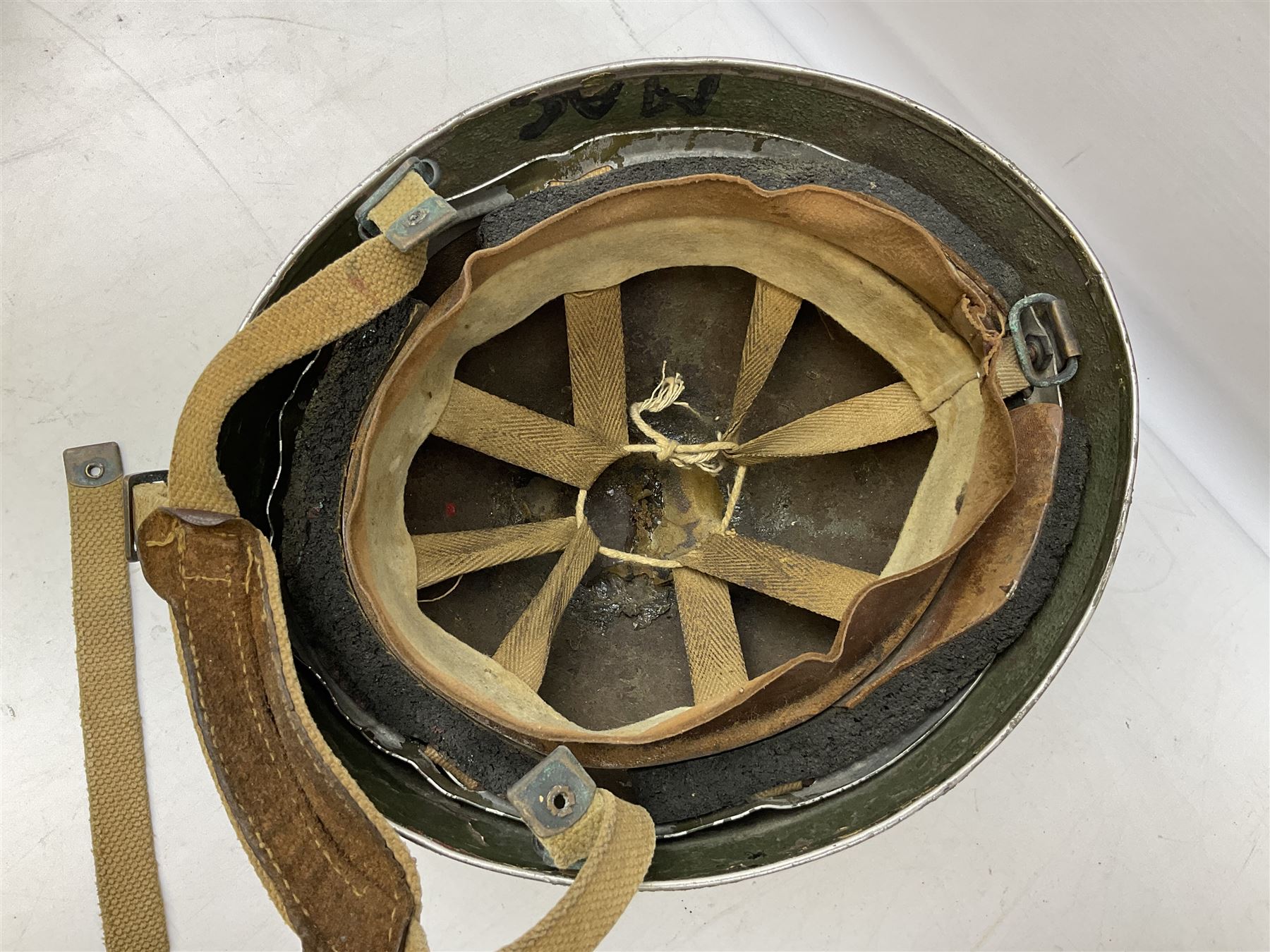 Post-WW2 British Airborne Troops,/Paratroopers Steel Helmet with green textured paint finish, leather and sponge liner and three point chinstrap mounting; liner marked BMB II 1953 71/4