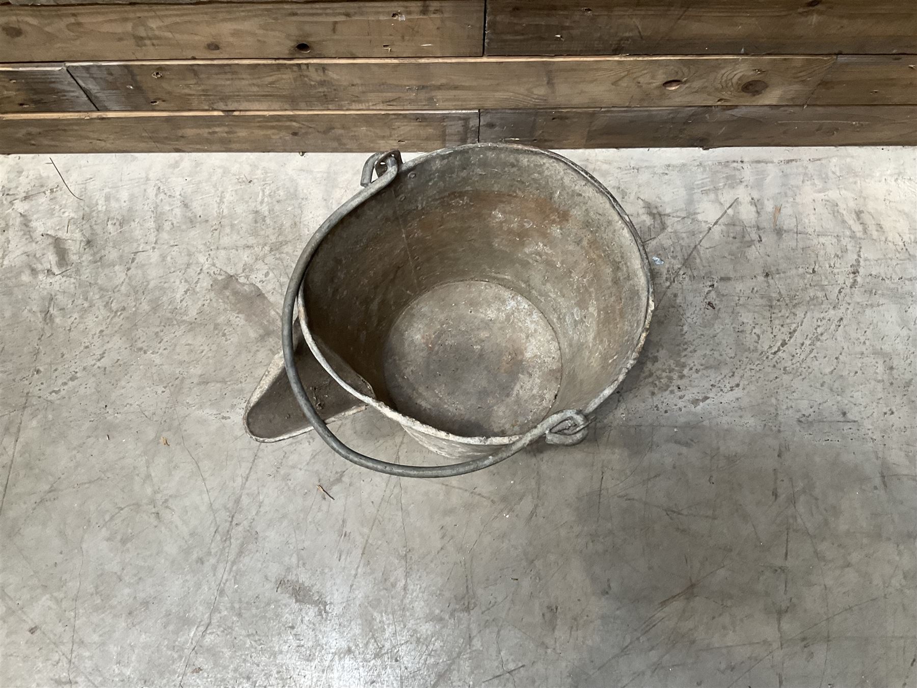 Vintage galvanised dolly tub with galvanised tub and two buckets