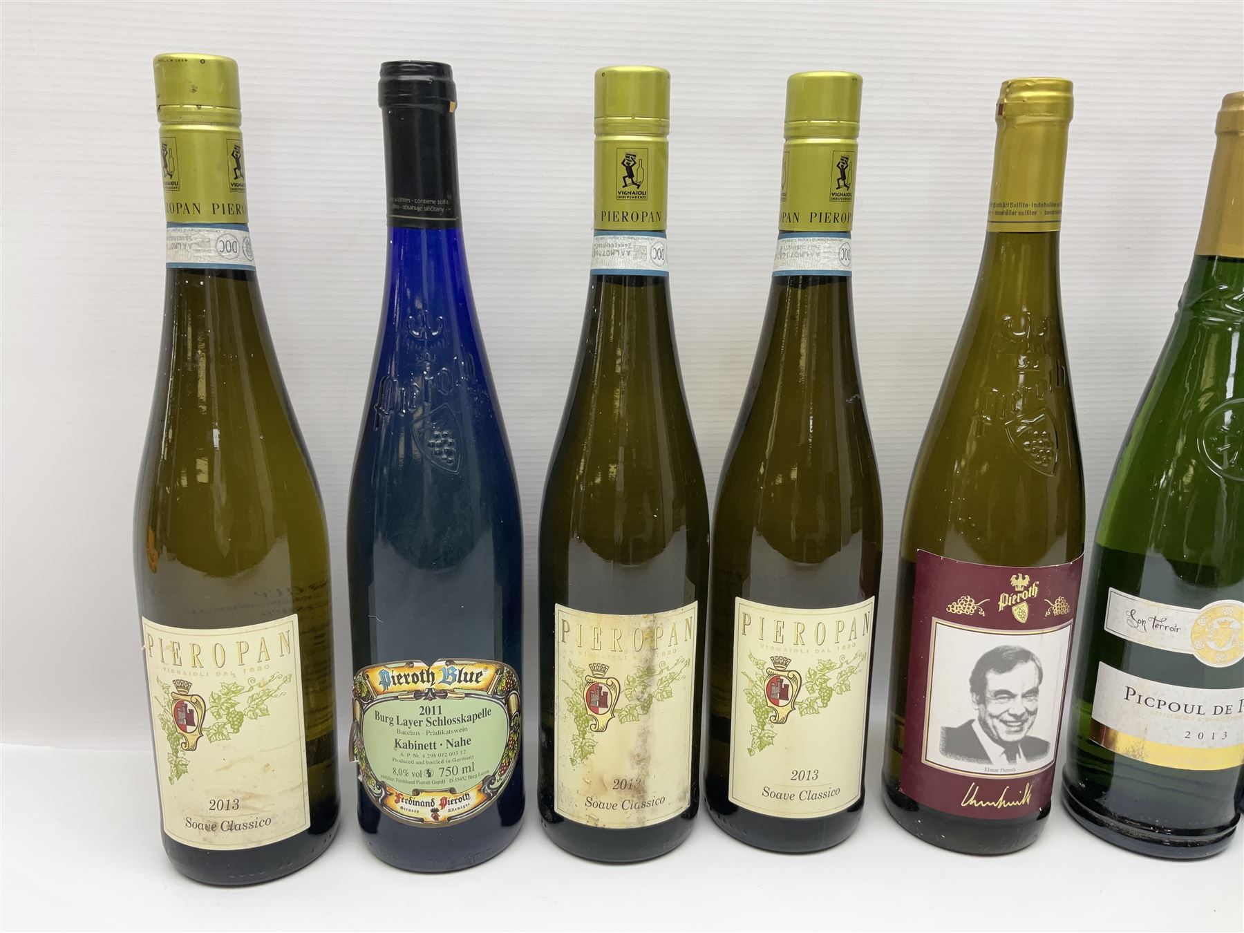 Mixed wine, including Pieroth Blue 2011, Kabinett, Moira's 2009  Reserva, Chai 2011 Bordeaux, etc, various content and proof (31)