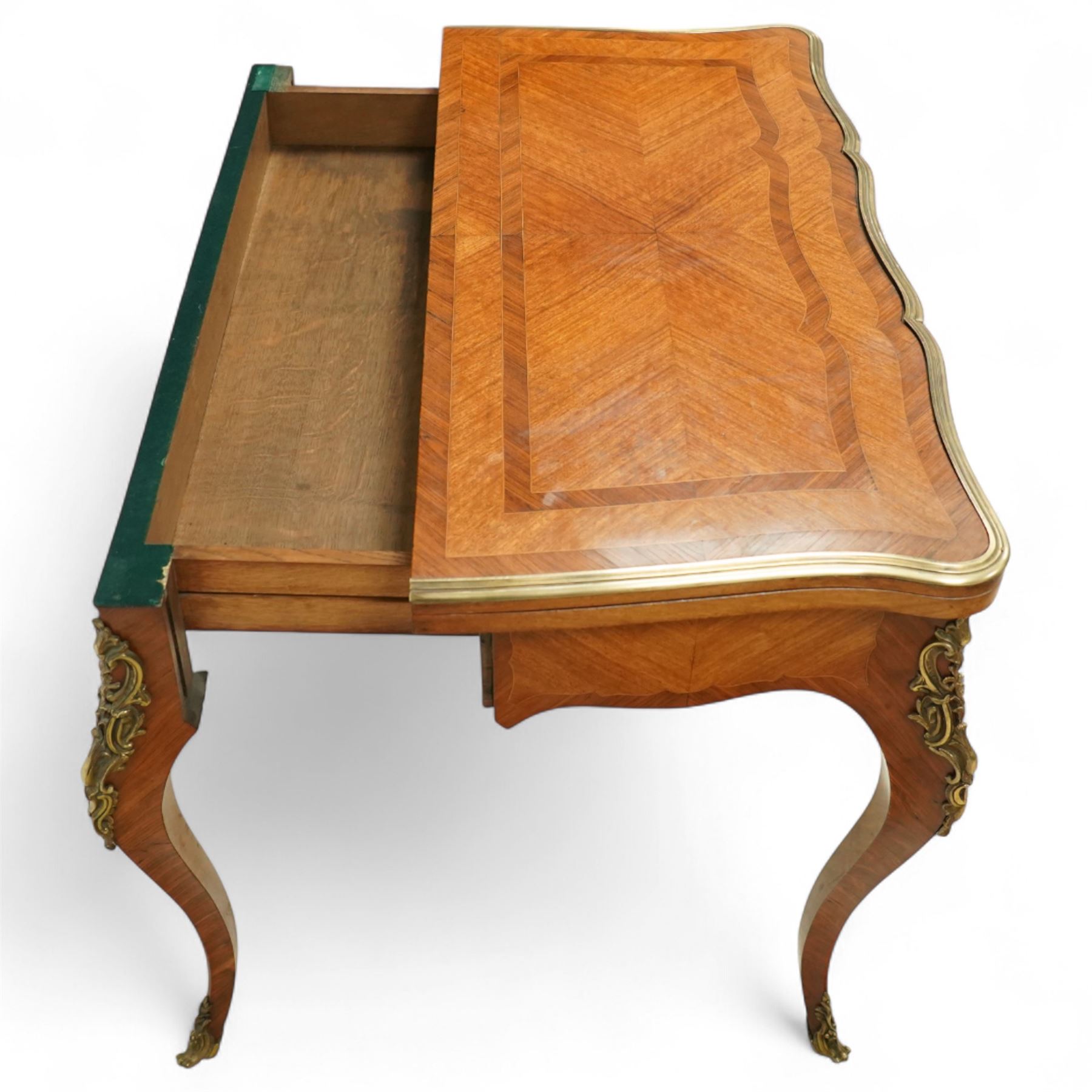 Early 20th-century Louis XV-style kingwood and tulipwood marquetry card table, shaped rectangular hinged top revealing baize-lined interior, with quarter-veneered parquetry within crossbanded borders and mounted with a gilt bronze edge, above a serpentine frieze,  raised on cabriole legs with gilt bronze foliate mounts and sabots 
