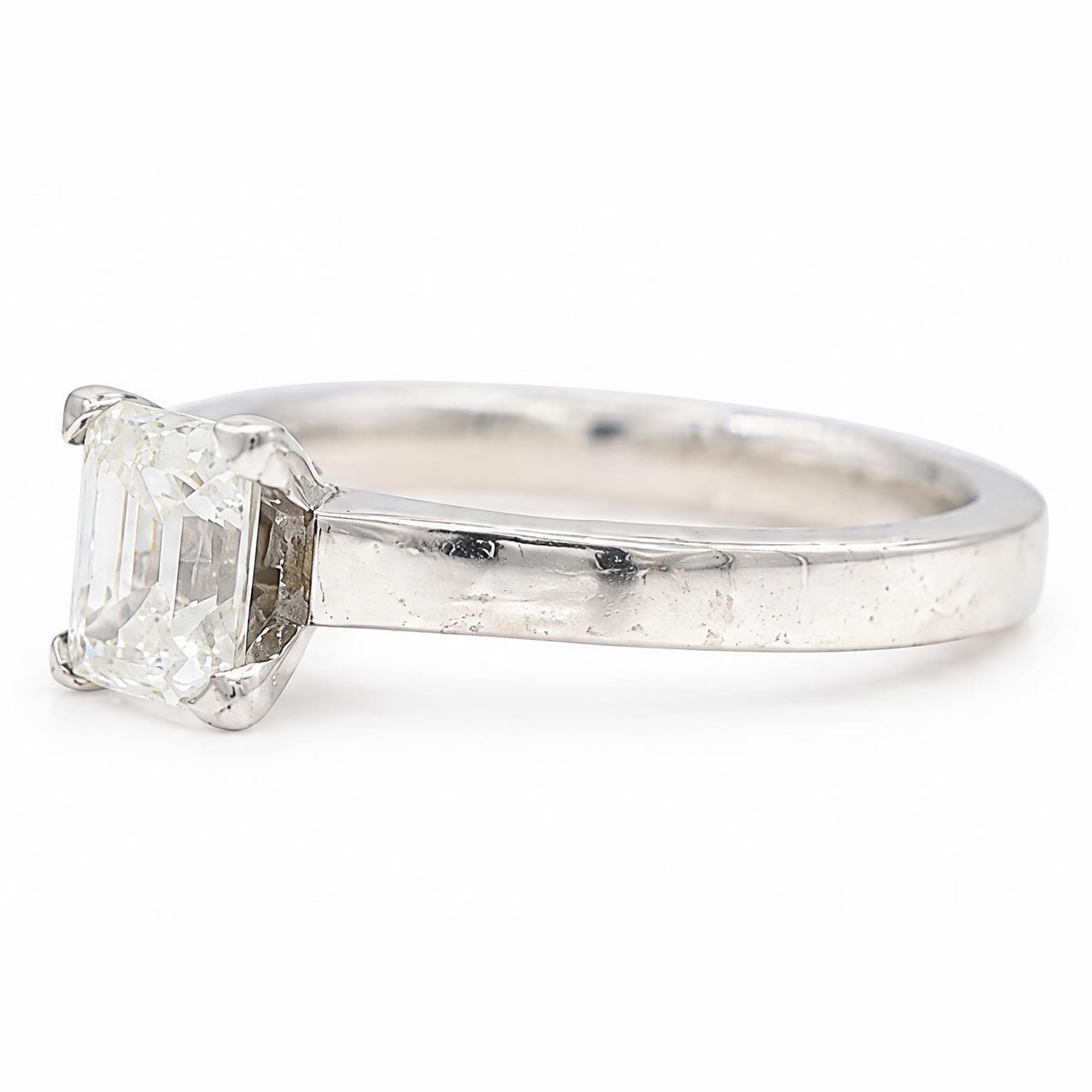 18ct white gold diamond ring, four claw set with a single emerald cut diamond of 1.01 carat, hallmarked, with European Gemological Laboratory report