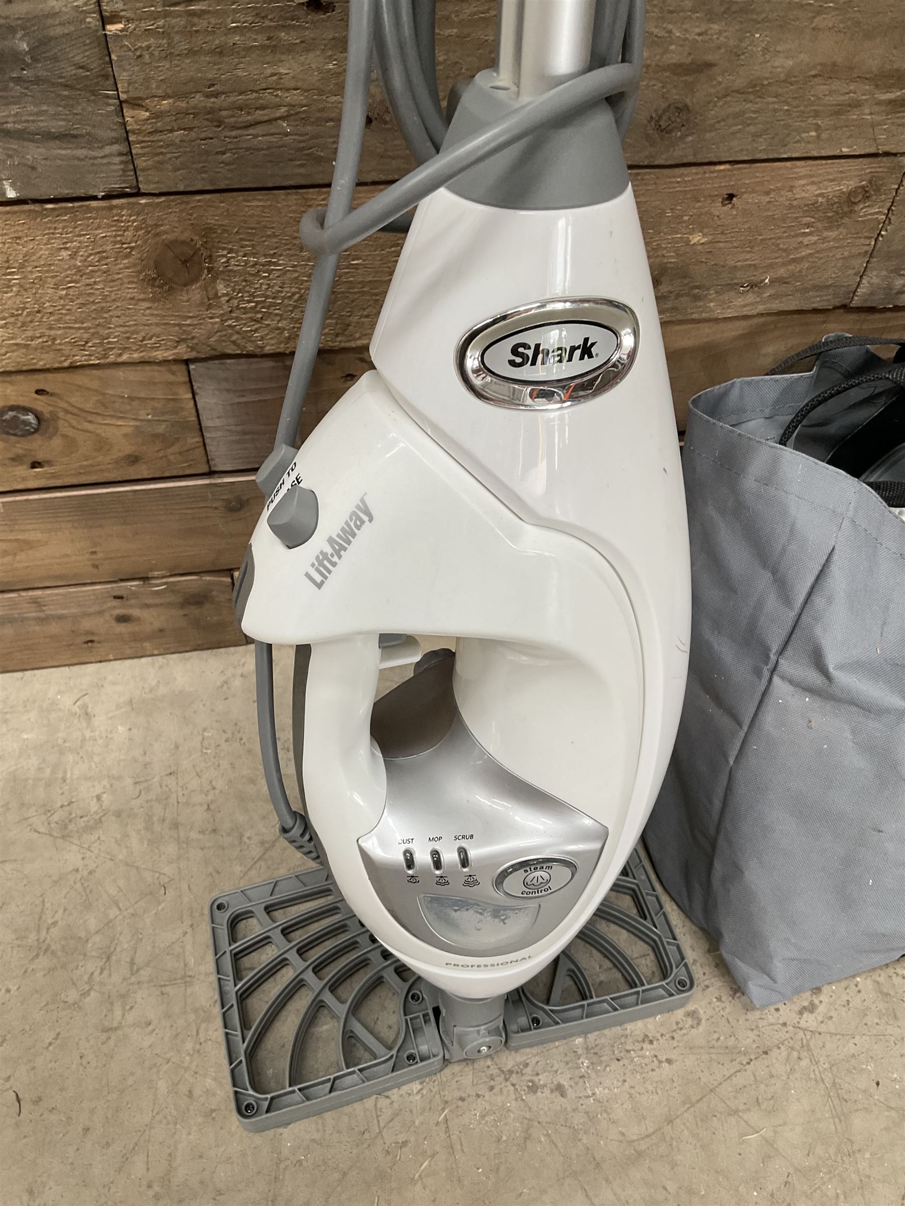 Shark Lift Away Professional steam mop and accessories 