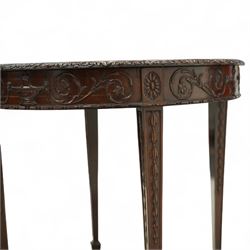 Early 20th century mahogany circular centre table in the Adams style, the moulded frieze carved with scrolling foliage and urn motifs between rosettes, raised on square tapering legs with carved husk decoration and terminating in spade feet