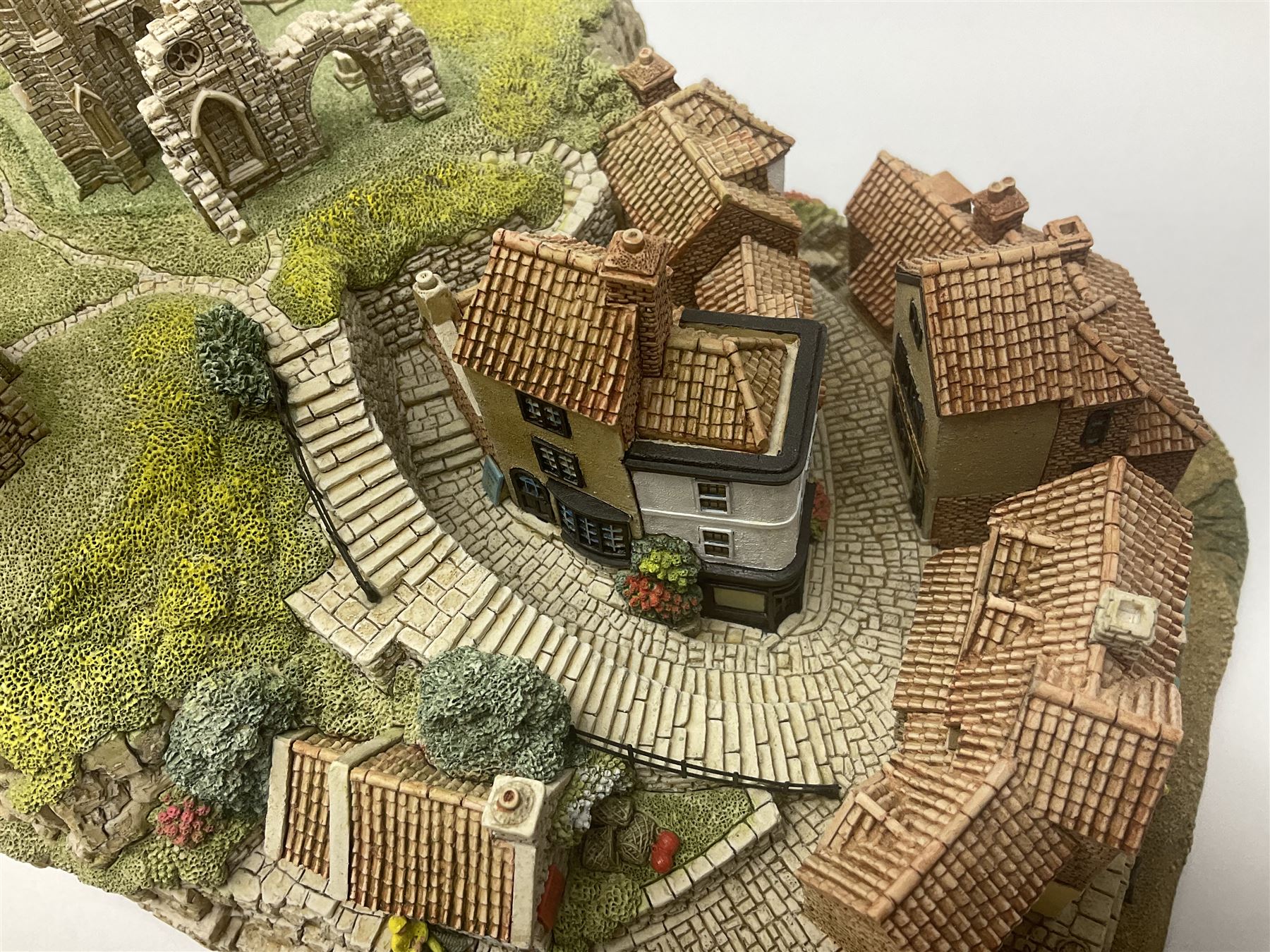 Lilliput Lane Whitby Harbour, limited edition 557/850, with certificate of authenticity and original box, H15cm